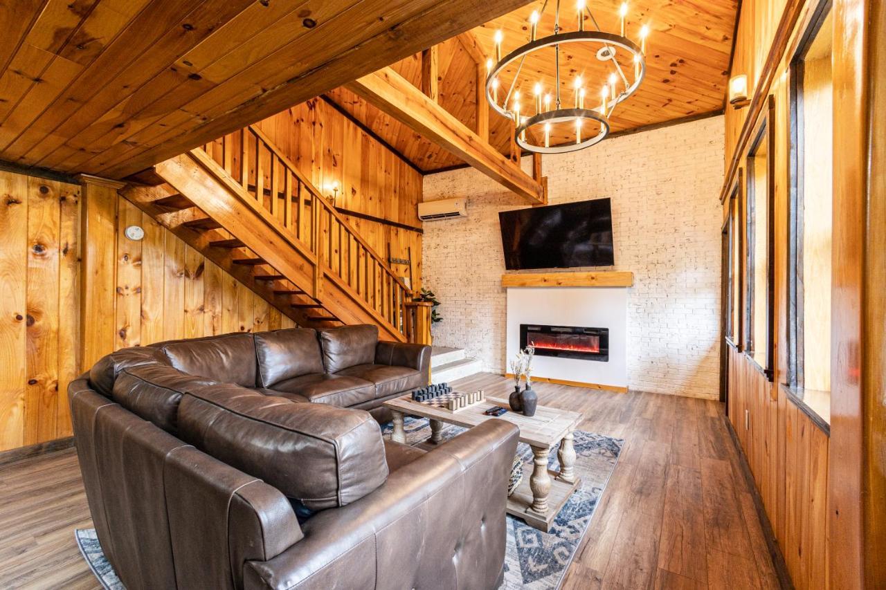 Fun Cabin With Hot Tub, Pool Table & Fire Pit - Big Blue Bryson City Dış mekan fotoğraf