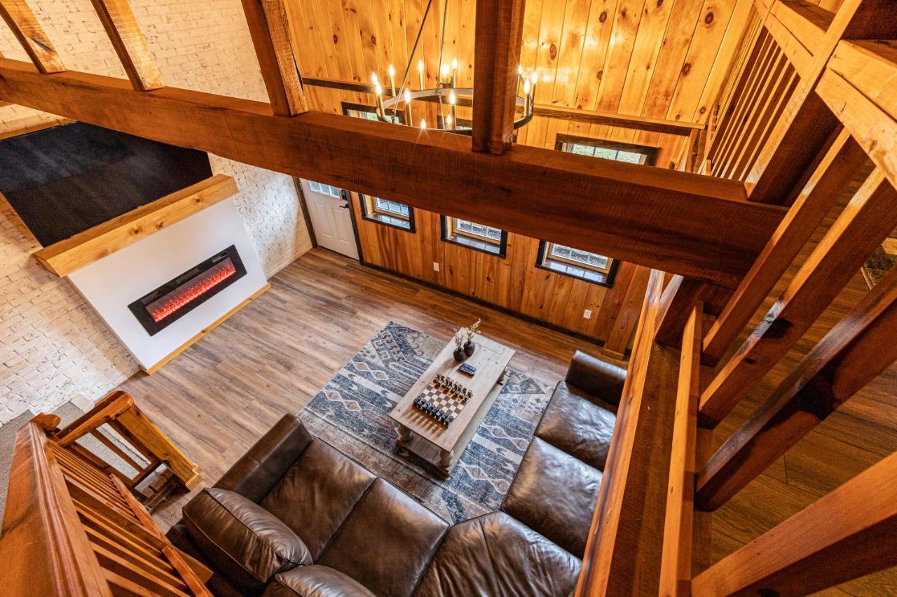 Fun Cabin With Hot Tub, Pool Table & Fire Pit - Big Blue Bryson City Dış mekan fotoğraf