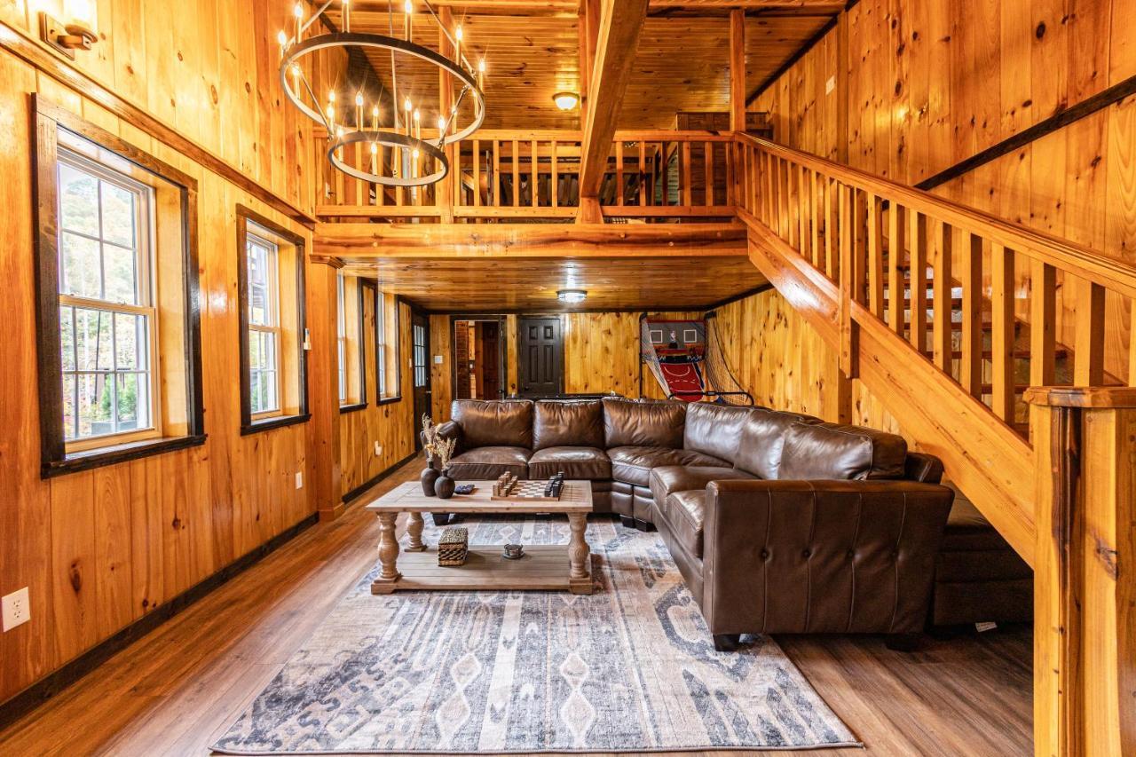 Fun Cabin With Hot Tub, Pool Table & Fire Pit - Big Blue Bryson City Dış mekan fotoğraf