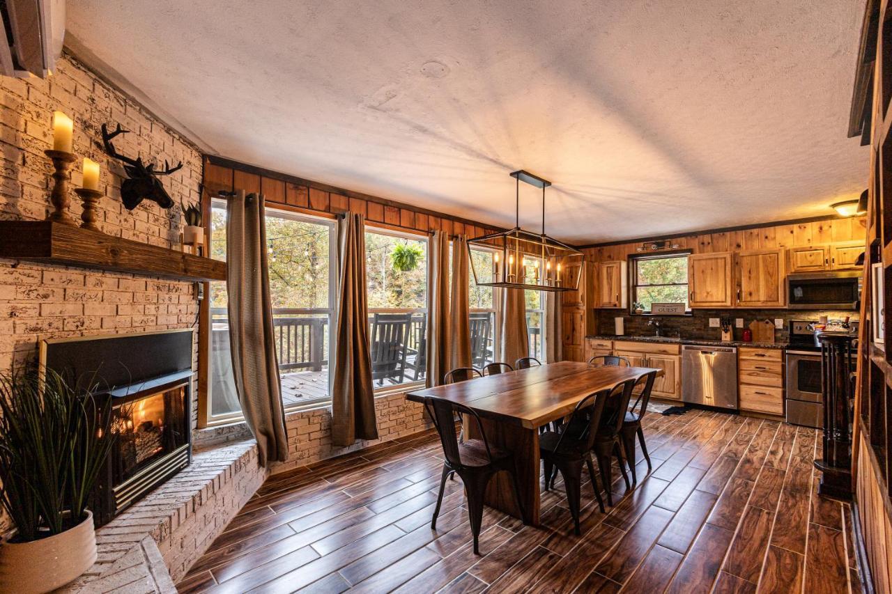 Fun Cabin With Hot Tub, Pool Table & Fire Pit - Big Blue Bryson City Dış mekan fotoğraf