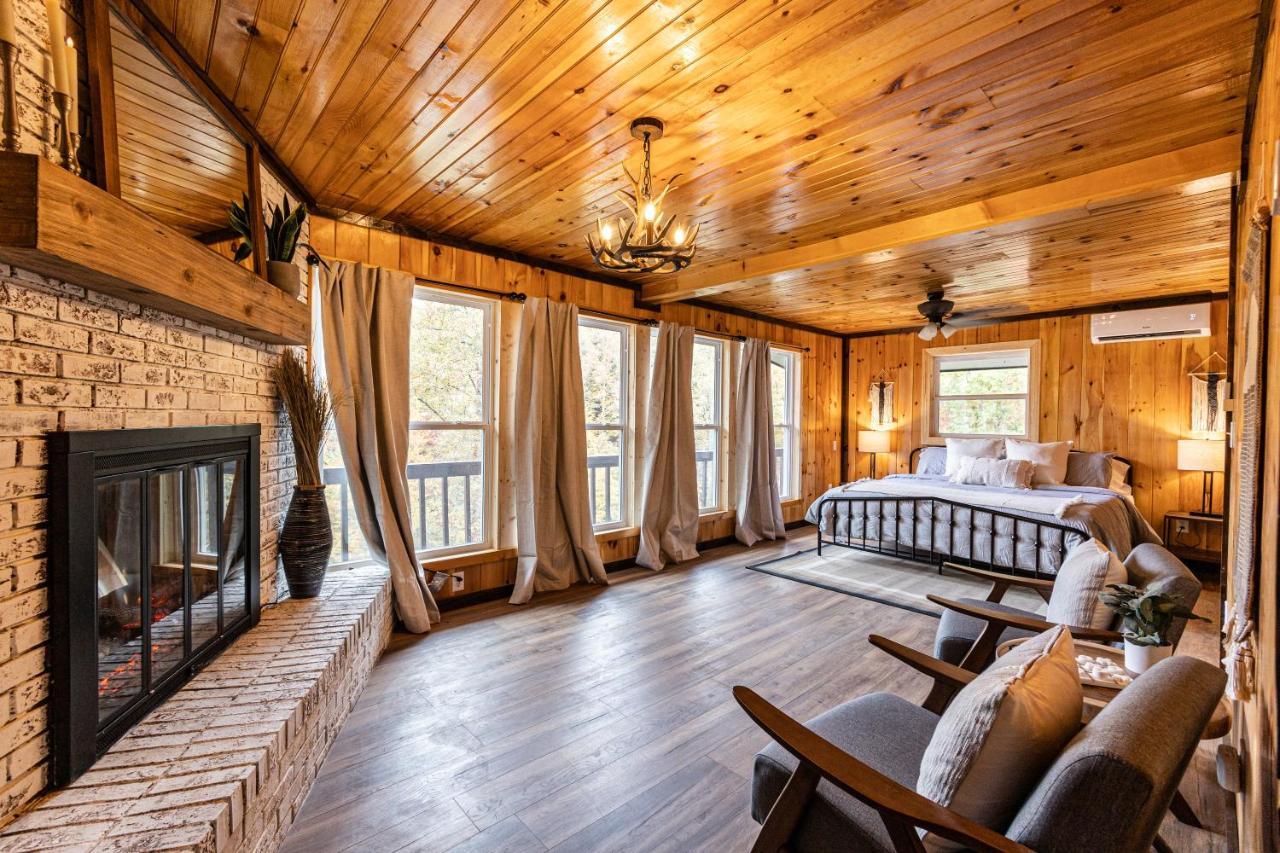 Fun Cabin With Hot Tub, Pool Table & Fire Pit - Big Blue Bryson City Dış mekan fotoğraf
