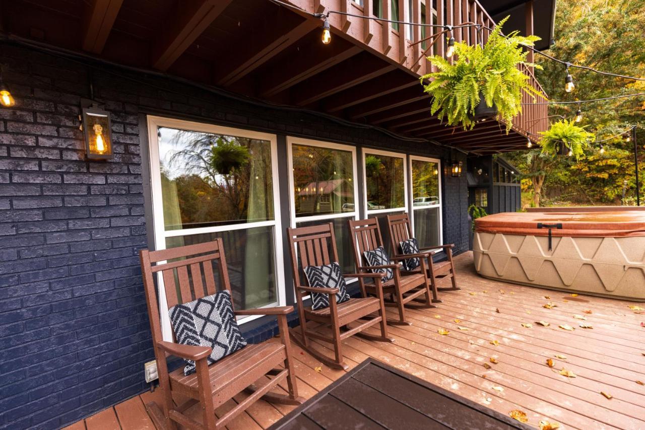 Fun Cabin With Hot Tub, Pool Table & Fire Pit - Big Blue Bryson City Dış mekan fotoğraf