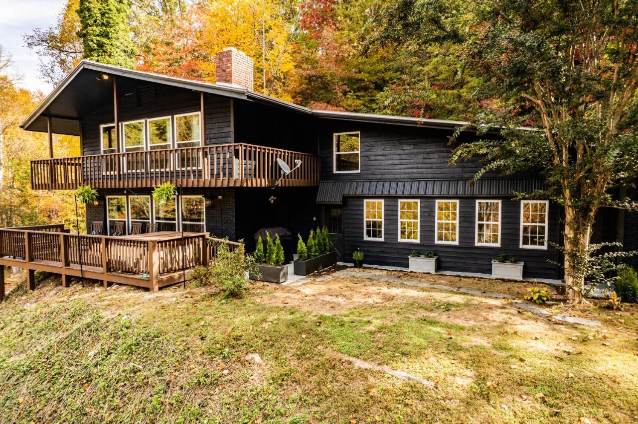 Fun Cabin With Hot Tub, Pool Table & Fire Pit - Big Blue Bryson City Dış mekan fotoğraf