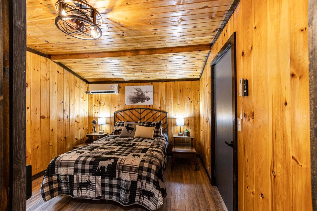 Fun Cabin With Hot Tub, Pool Table & Fire Pit - Big Blue Bryson City Dış mekan fotoğraf
