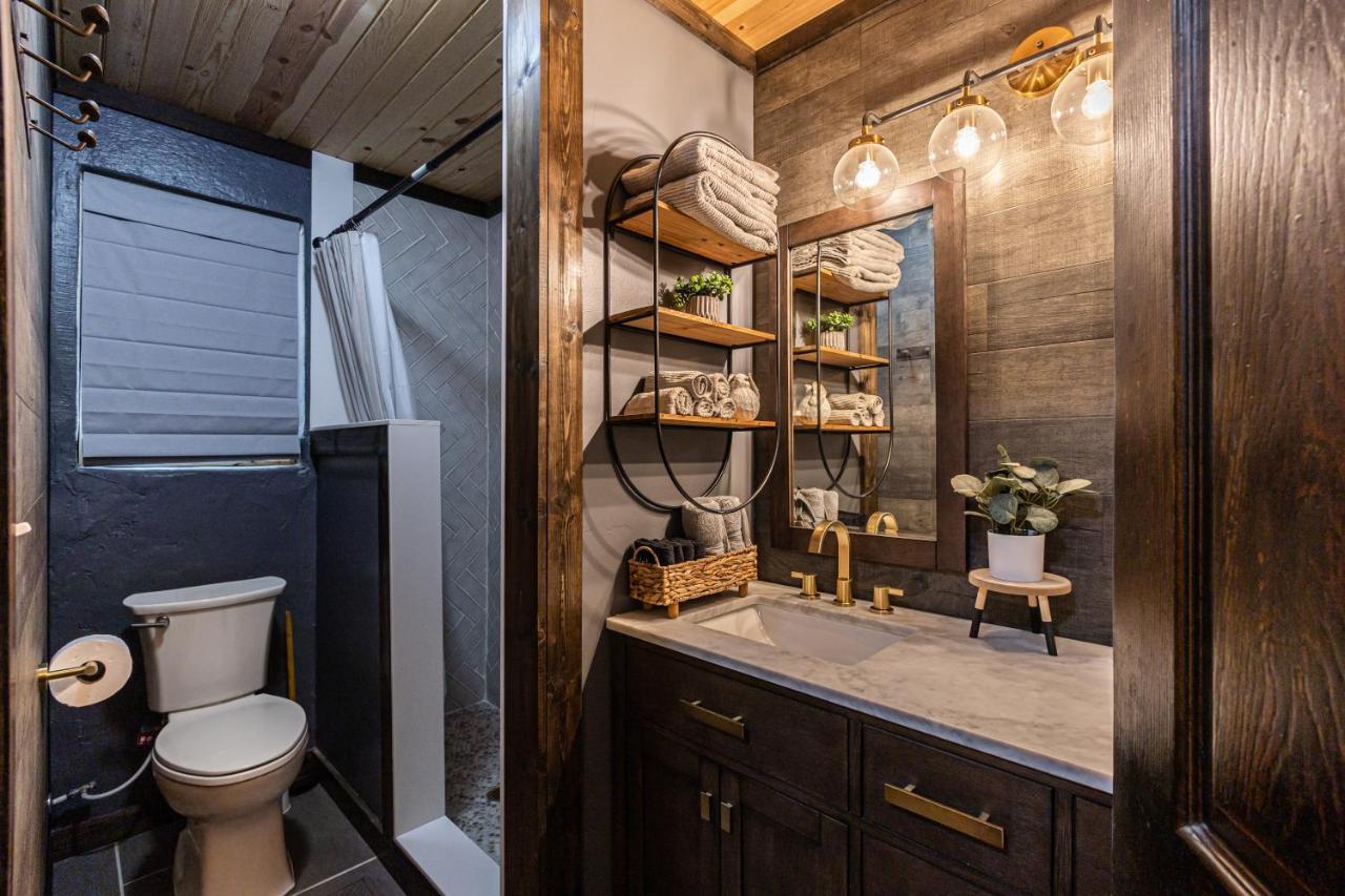 Fun Cabin With Hot Tub, Pool Table & Fire Pit - Big Blue Bryson City Dış mekan fotoğraf
